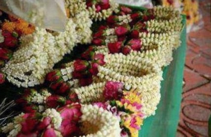 Fleuristes du studio au travail