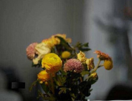 Arts de la table avec centres de table floraux