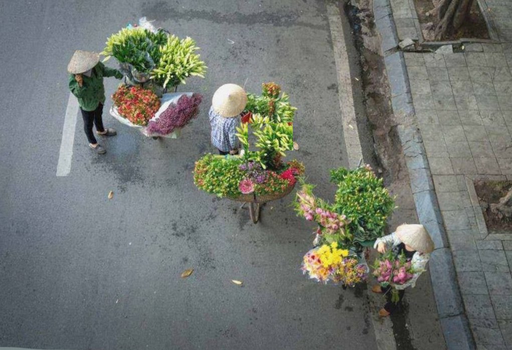 Chemin de table floral pour table longue